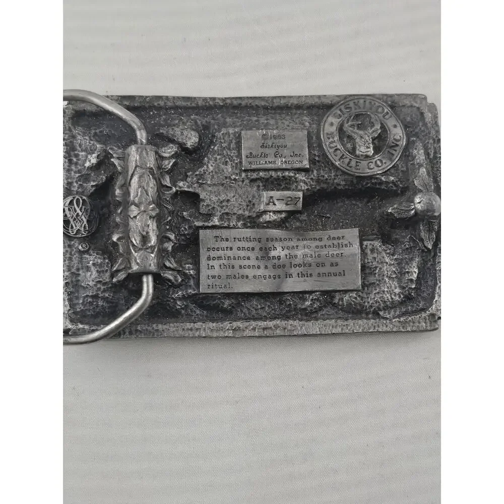 1983 Siskiyou Buckle Company Belt Buckle Deer Rutting A-27